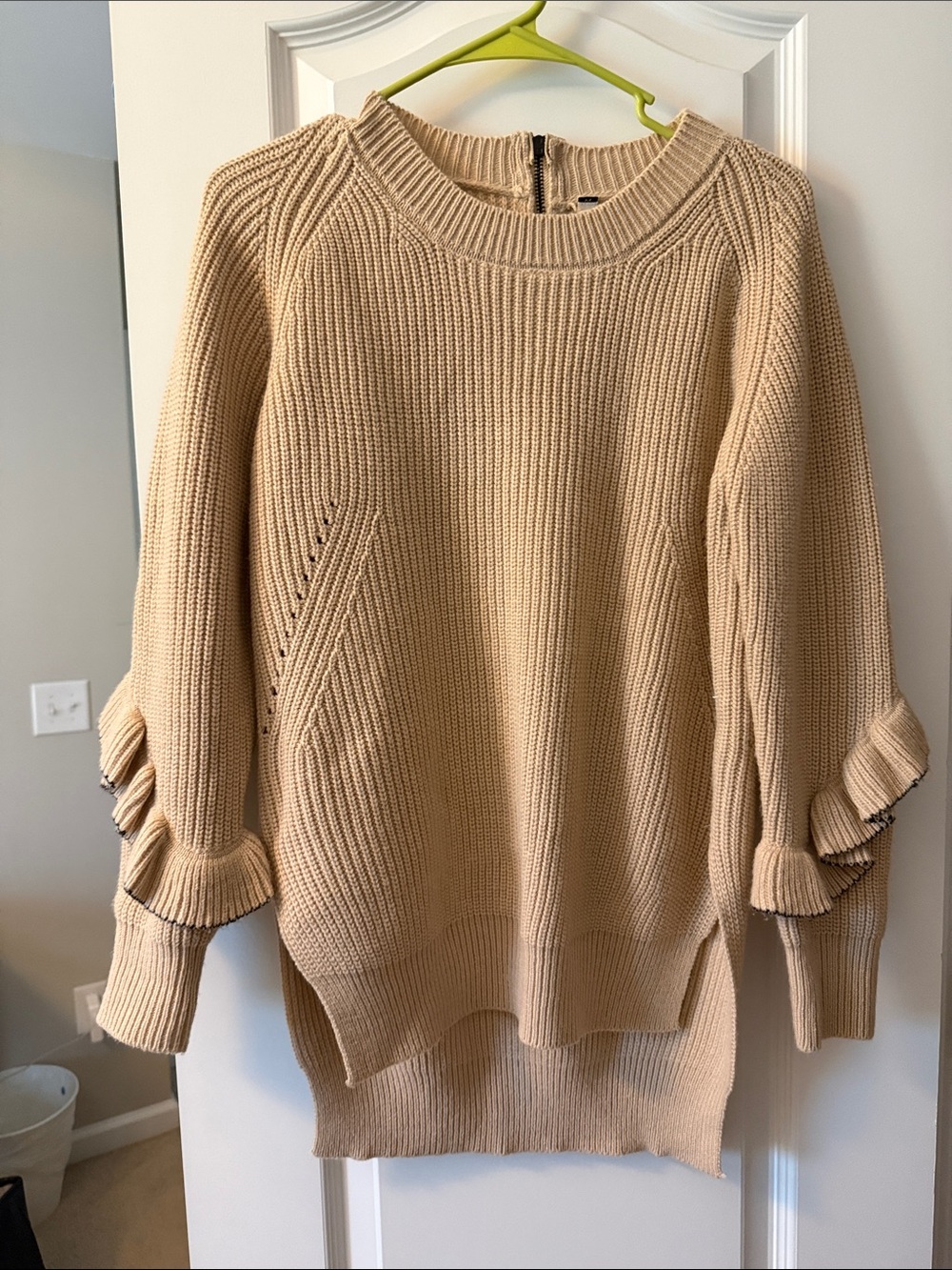 Avantlook Cream Ruffle-Cuff Ribbed Knit Sweater